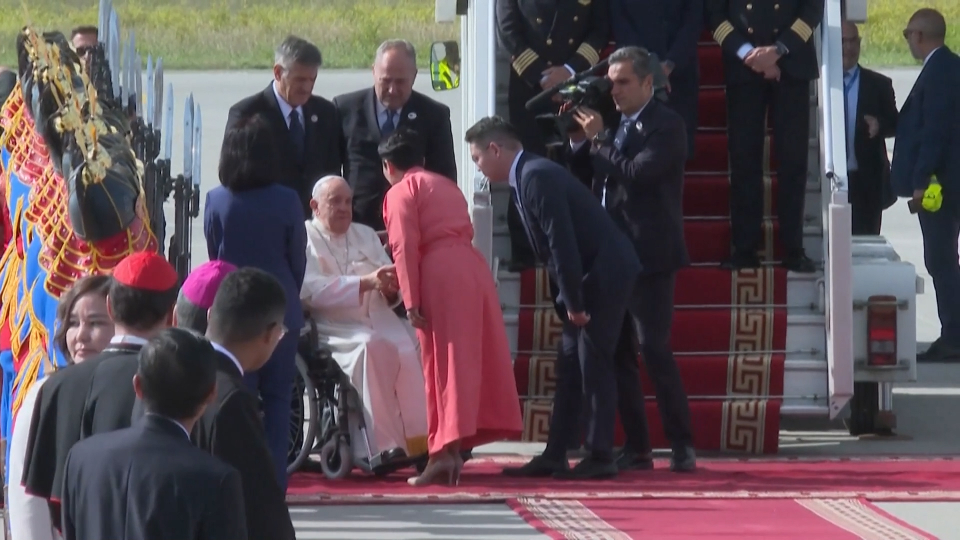 El Papa Francisco aterriza en Mongolia desde Roma