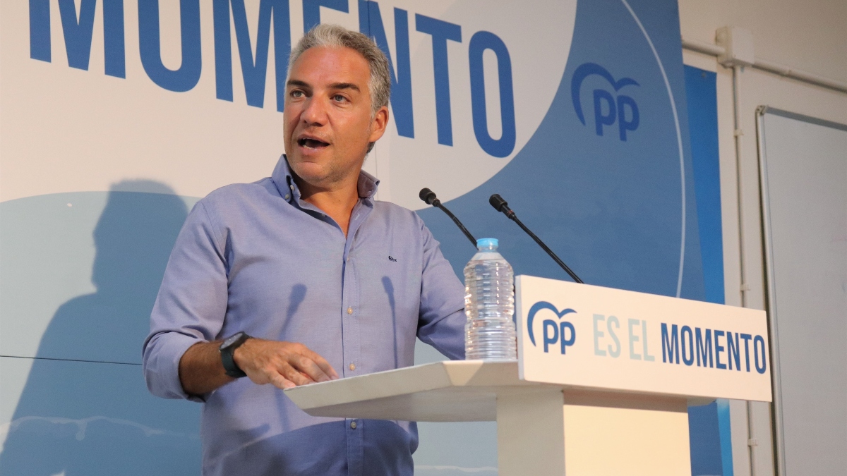 El coordinador general del PP, Elías Bendodo, en un acto en Estepona.