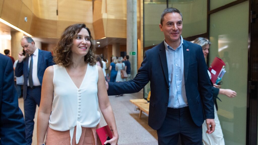 La presidenta de la Comunidad de Madrid, Isabel Díaz Ayuso y el portavoz del PSOE en la asamblea madrileña, Juan Lobato