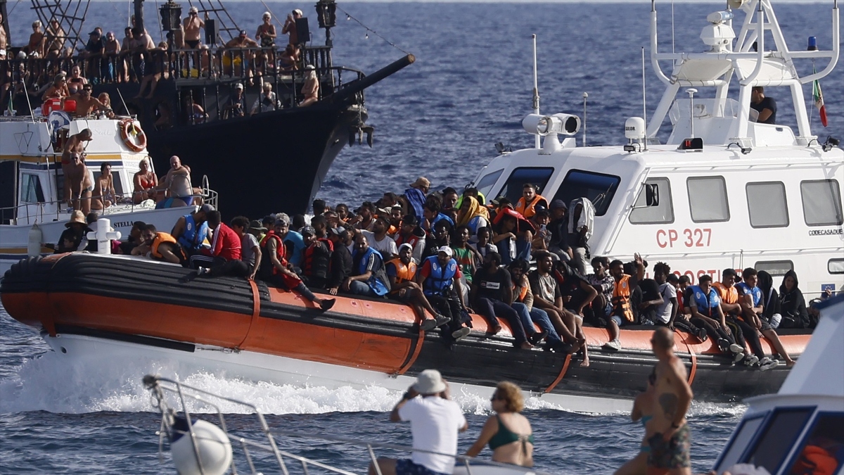 La semana pasada llegaron a Lampedusa 10.000 inmigrantes en tres días