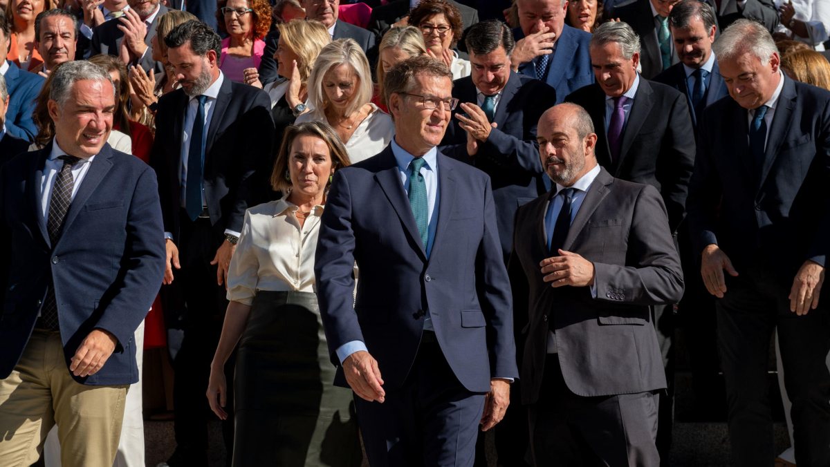 Feijóo exhibe fuerza con diputados y senadores del PP antes de que fracase su investidura