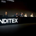 El consejero delegado de Inditex, Óscar García Maceiras (1i), y la presidenta de Inditex, Marta Ortega