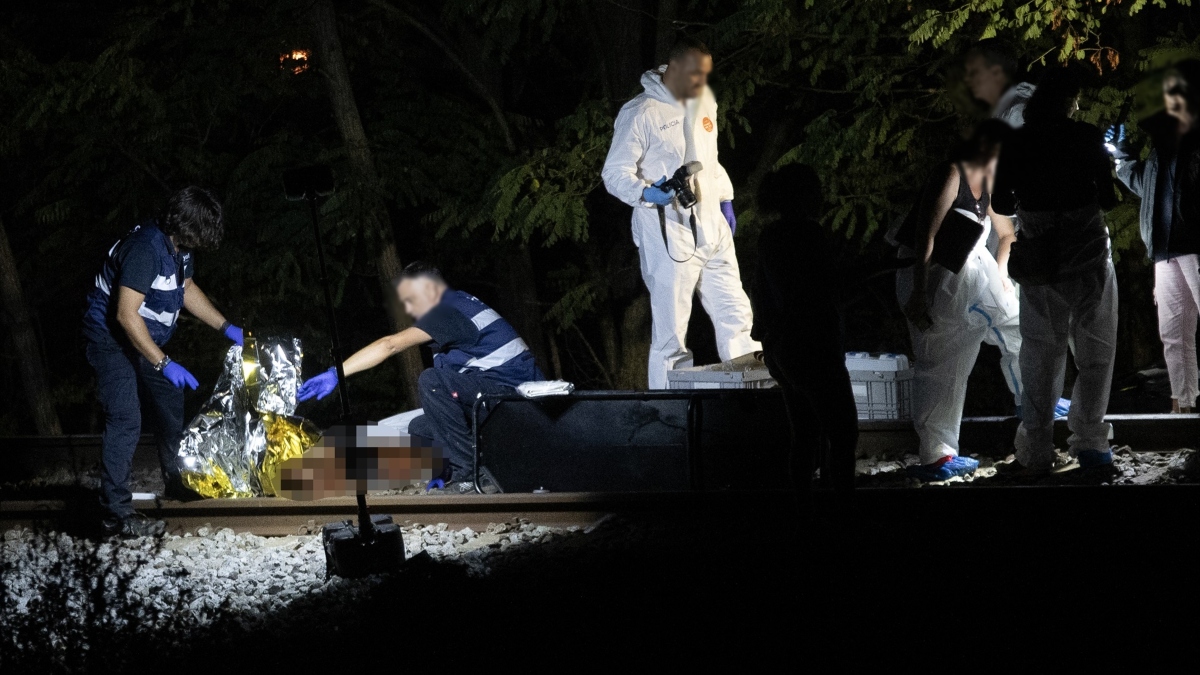 Retiran uno de los cuatro cadáveres del atropello mortal de un tren en las vías de Montmeló