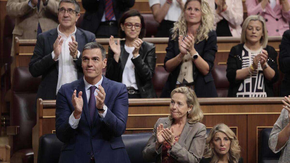 El presidente del Gobierno en funciones, Pedro Sánchez (c) este viernes en el Congreso.