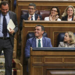 El diputado del PSOE Óscar Puente , junto a Pedro Sánchez