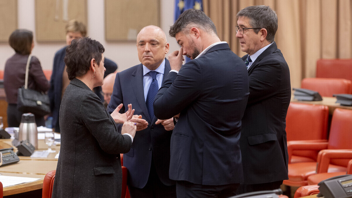 (I-D) Mertxe Aizpurua, Rafael Simancas, Patxi López y Gabriel Rufián en el Congreso en una imagen de archivo.