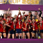 El equipo español celebra la victoria de España