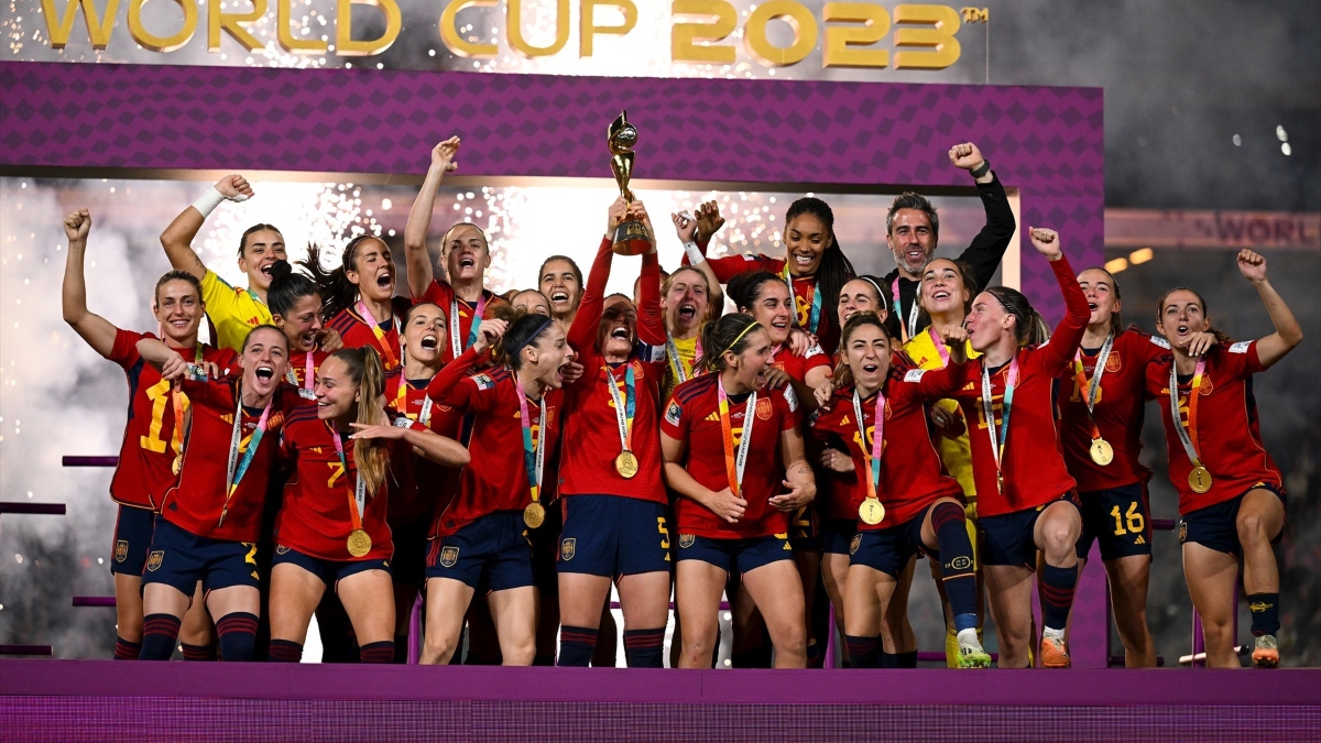 El equipo español celebra la victoria de España