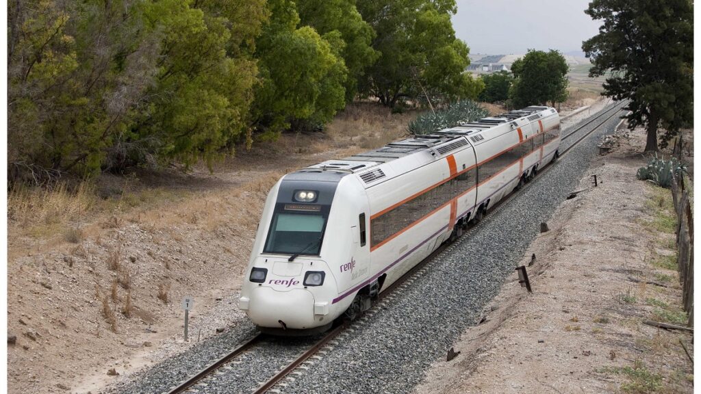 Descarrila un tren entre Ferrol y Ortigueira por un desprendimiento de tierra en la vía