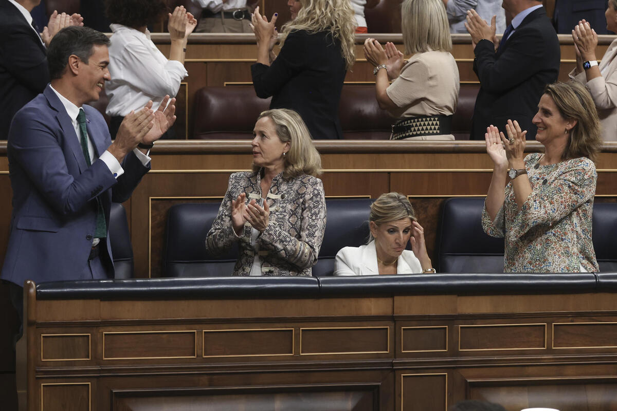 Pedro Sánchez, Nadia Calviño (2i), Yolanda Díaz (2d), y Teresa Ribera (d) en el Congreso.