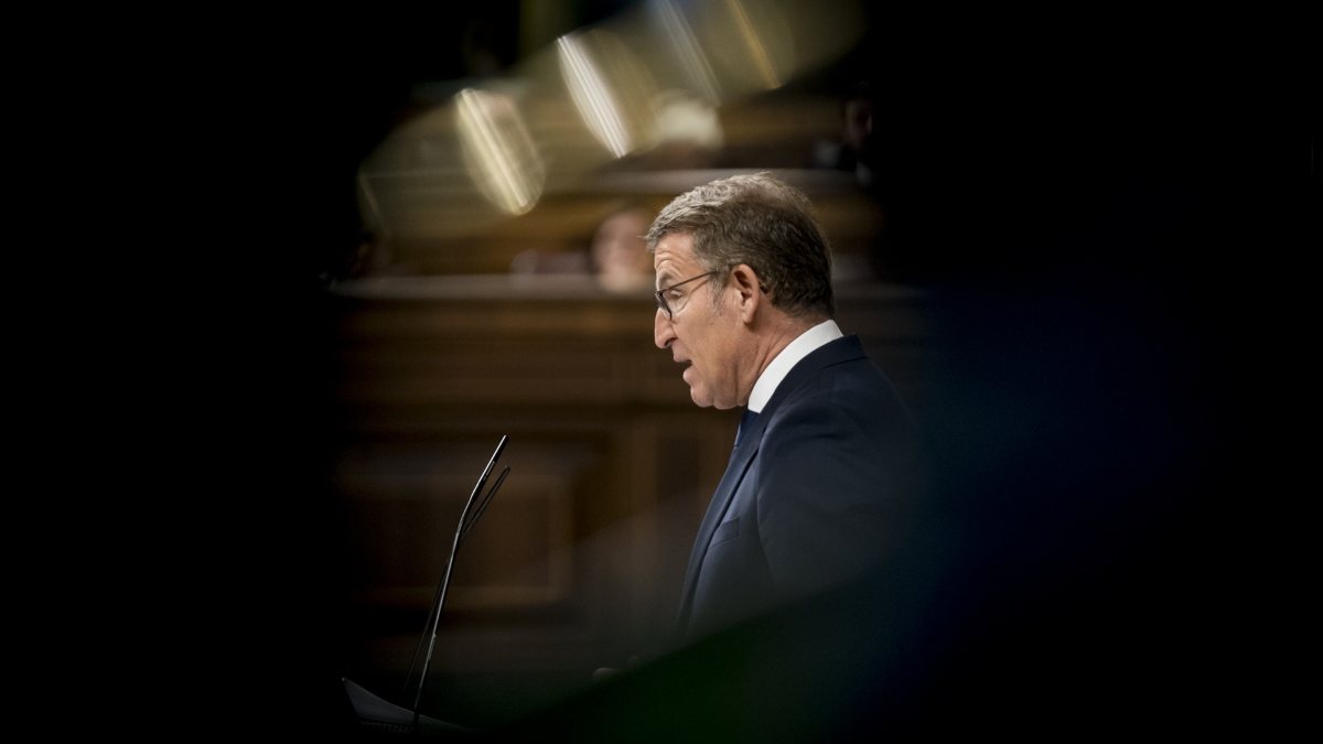 El líder del PP y candidato a la Presidencia del Gobierno, Alberto Núñez Feijóo, durante la sesión del debate de investidura