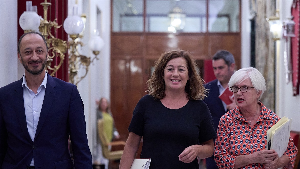 Nuevo guiño del PSOE y Sumar a Pugidemont: forzarán un pleno el martes para colar el catalán en el Congreso