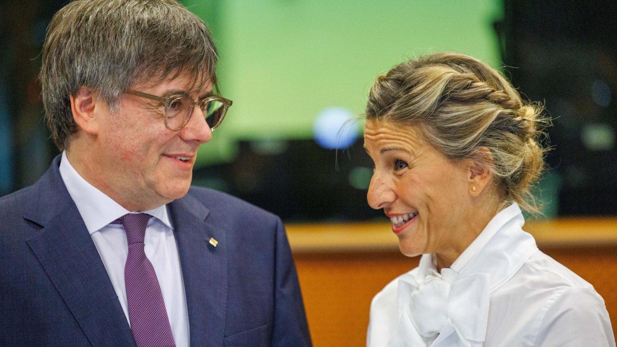 Yolanda Díaz se reúne en Bruselas con Carles Puigdemont para negociar la investidura de Sánchez