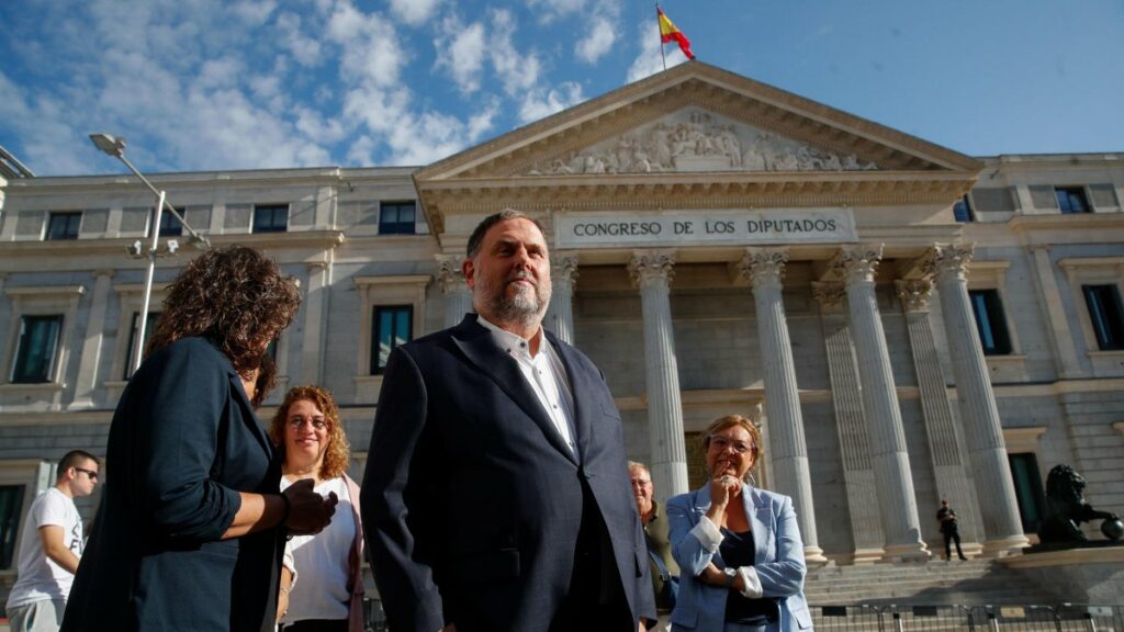 El líder de ERC, Oriol Junqueras, en las puertas del Congreso de los Diputados