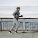 El ejercicio que la OMS recomienda a los mayores 50 años para mejorar su salud