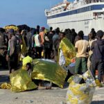 Un grupo de inmigrantes llegan a la isla de Lampedusa (Italia)