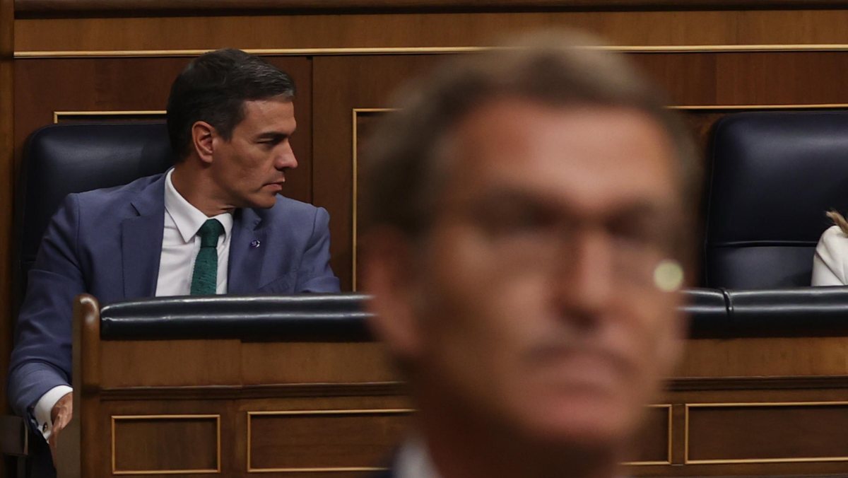 Pedro Sánchez y Alberto Núñez Feijóo en la sesión de investidura