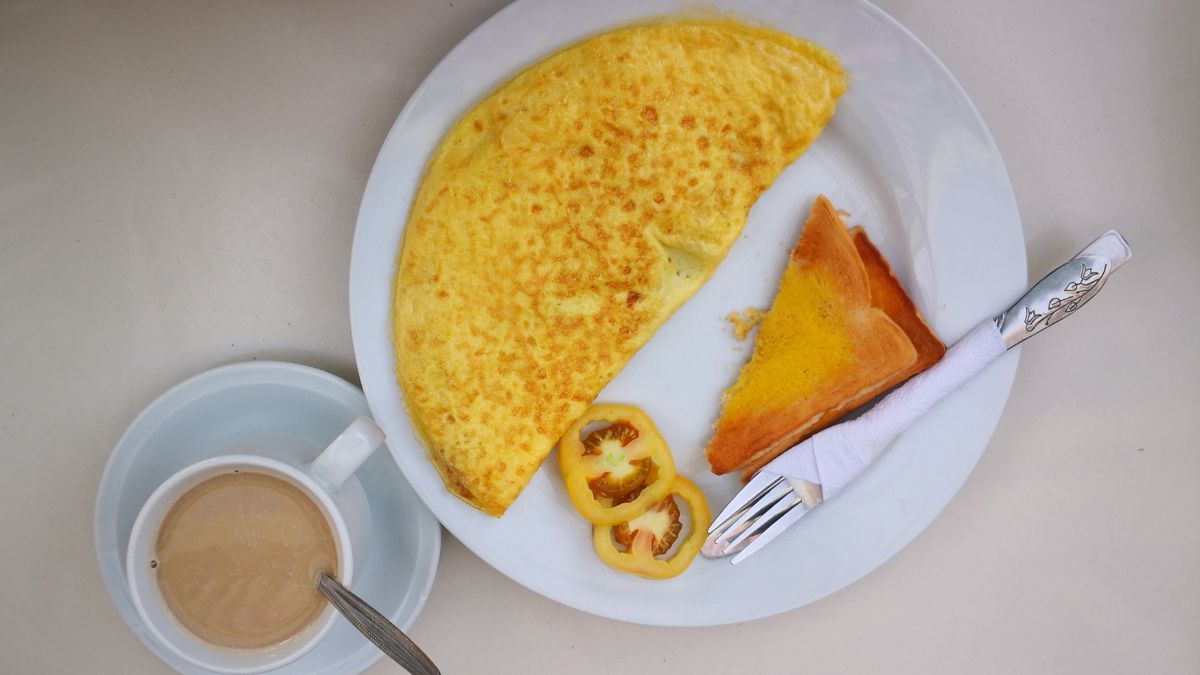El secreto de Arguiñano para hacer una tortilla francesa esponjosa (y no está en el huevo)