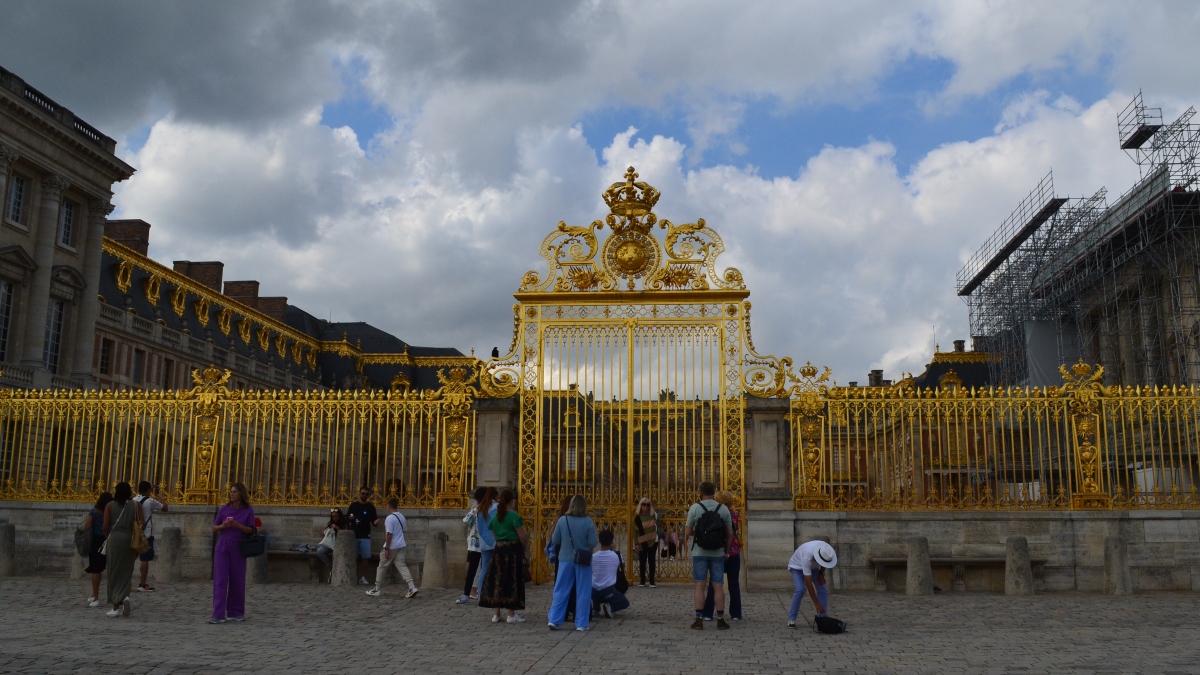El Louvre y Versalles reabren sus puertas