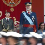 El Rey, junto a la Princesa Leonor y la Reina Letizia, durante el desfile de la Fiesta Nacional
