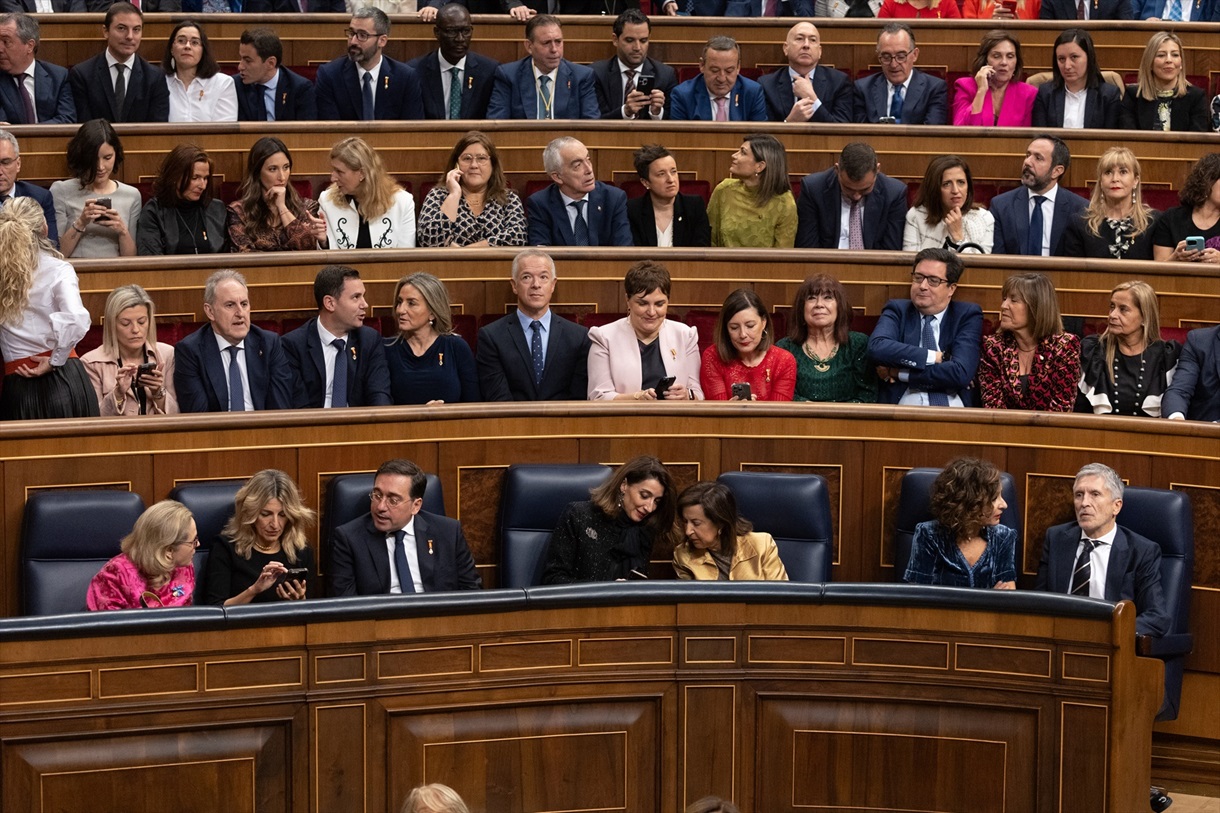 Bancada de ministros durante el acto de jura de la Constitución ante las Cortes Generales
