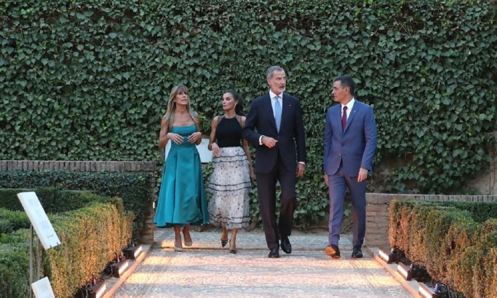 El rey Felipe VI, la reina Letizia, Pedro Sánchez y Begoña Gómez en la Cumbre en la Alhambra de Granada