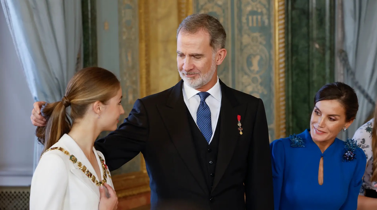 El rey Felipe VI le ha colocado bien la coleta a su hija, la princesa Leonor
