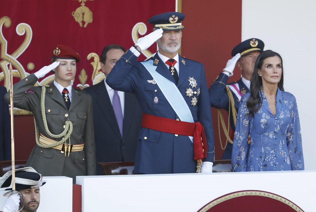 El rey Felipe y la reina Letizia con su hija, la princesa Leonor en el Día de la Fiesta Nacional