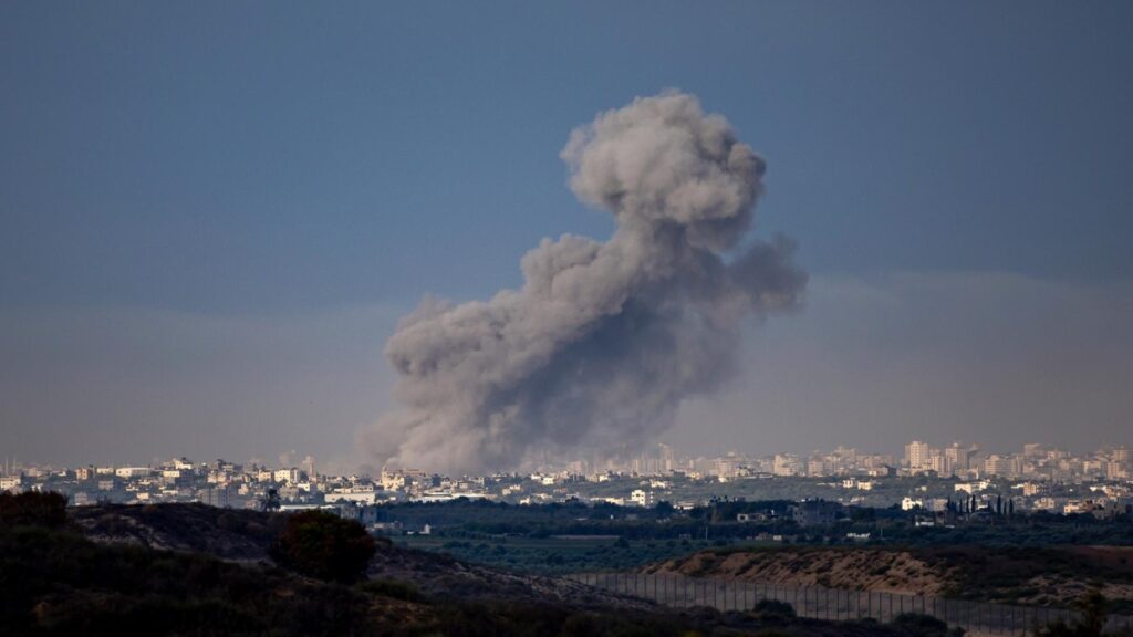Al menos 36 militares sirios y 6 efectivos de Hezbolá muertos en un presunto ataque israelí cerca de Alepo