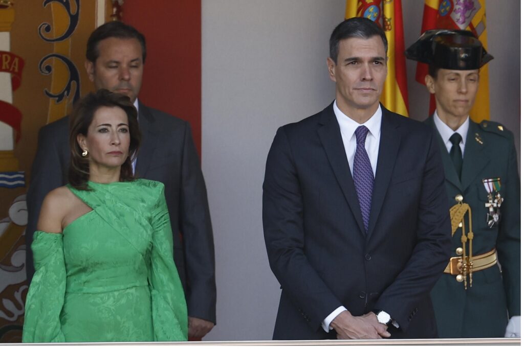 La ministra Raquel Sánchez y Pedro Sánchez, presidente del Gobierno, en el desfile del Día de la Hispanidad