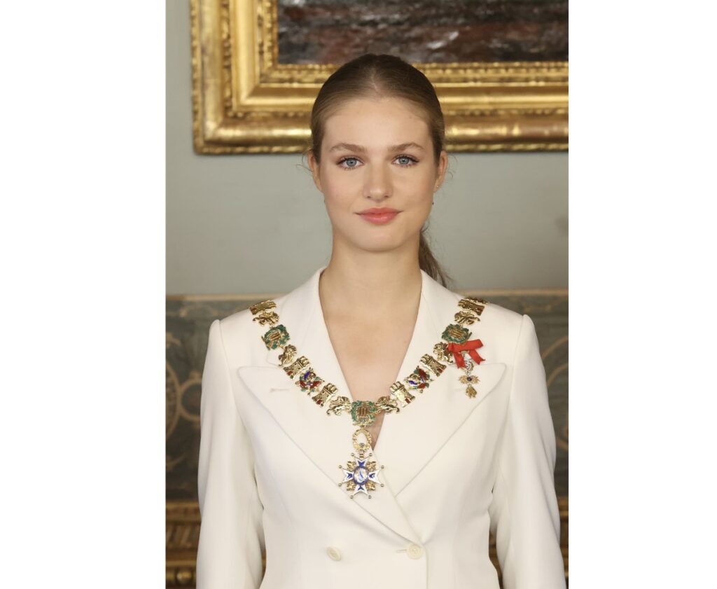 La princesa Leonor con el Collar de la Real y Muy Distinguida Orden de Carlos III