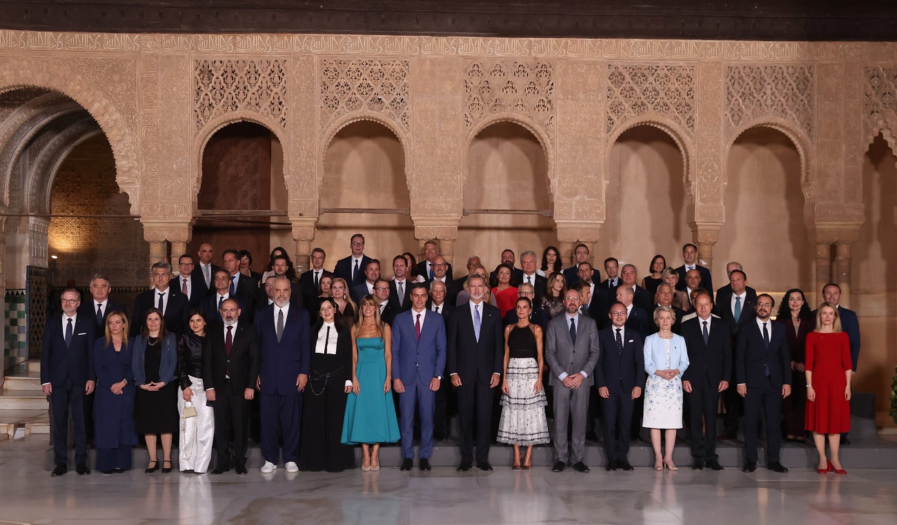 Los reyes Felipe y Letizia, con Pedro Sánchez, los Jefes de Estado y de Gobierno en la III Cumbre de la Comunidad Política Europea en la Alhambra