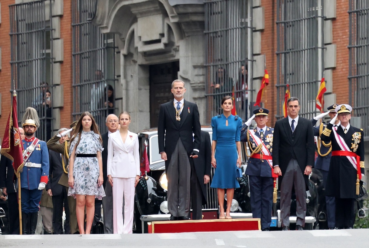 Los reyes Felipe y Letizia, la princesa Leonor, la infanta Sofía y Pedro Sánchez en al jura de la Constitución de la heredera al trono