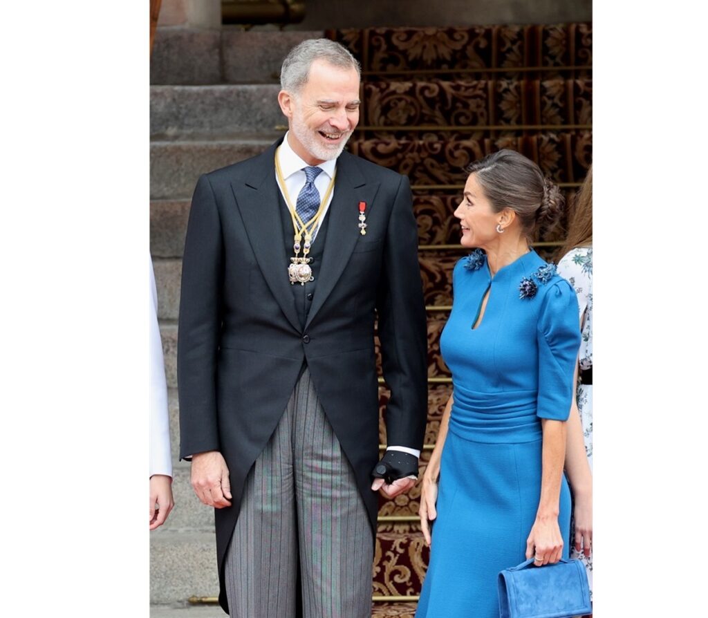 Los reyes Felipe y Letizia se intercambian miradas y sonrisas cómplices