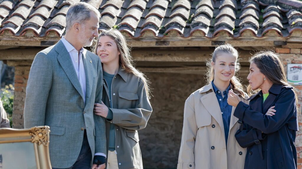 Los reyes Felipe y Letizia y sus hijas, Leonor y Sofía en Asturias