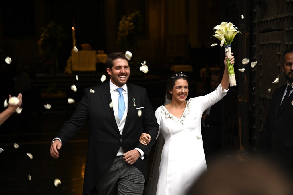 Louis Nicolas Crépy y Carolina Torio Ballester el día de su boda en la catedral de Valencia