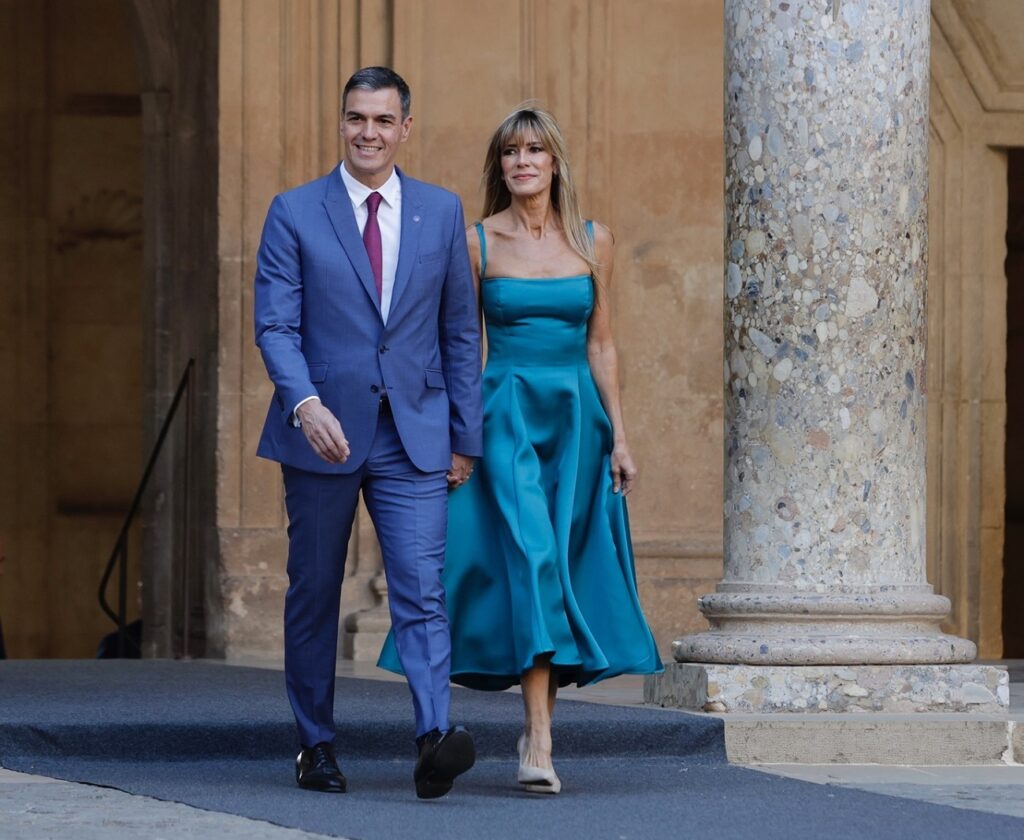 Pedro Sánchez y su mujer Begoña Gómez en la Cumbre de la Comunidad Política Europea en Granada