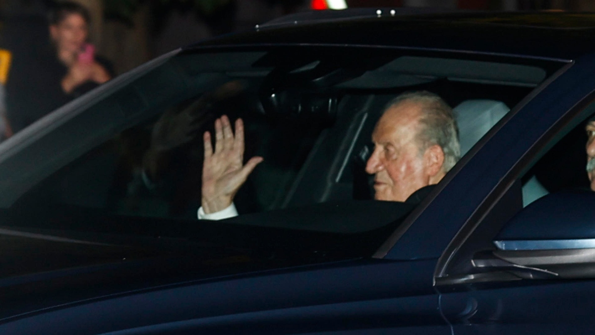 El rey emérito, Juan Carlos I, a su llegada al Palacio de El Pardo de Madrid, donde se celebrará el 18 cumpleaños de Leonor