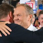 El líder de la oposición polaca, Donald Tusk, celebra su victoria en las elecciones