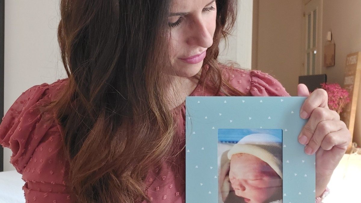 La 'odisea' de una madre para inscribir a su hijo nacido sin vida en el libro de familia: "Quiero que exista"