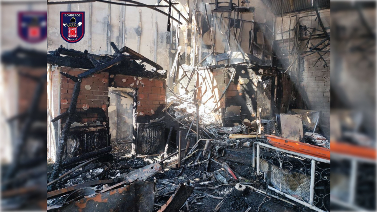 El interior de una de las discotecas de Murcia devorado por las llamas