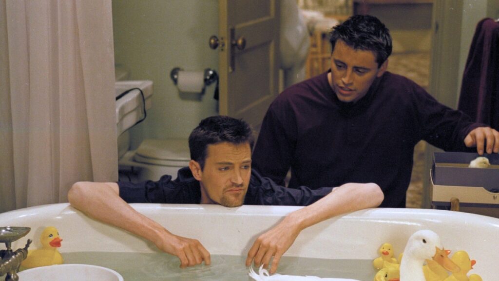 Matthew Perry y Matt LeBlanc como Chandler Bing y Joey Tribbiani en 'Friends'