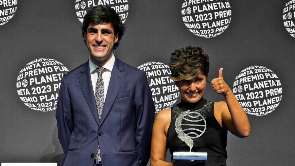 Alfonso Goizueta y finalista del Premio Planeta del 2023 y la periodista, escritora y presentadora Sónsoles Ónega, ganadora del LXXII Premio Planeta