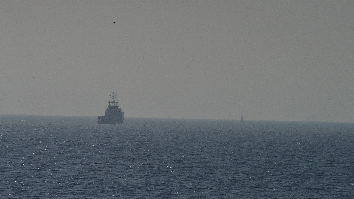 El submarino y el remolcador rusos, interceptados por la Armada