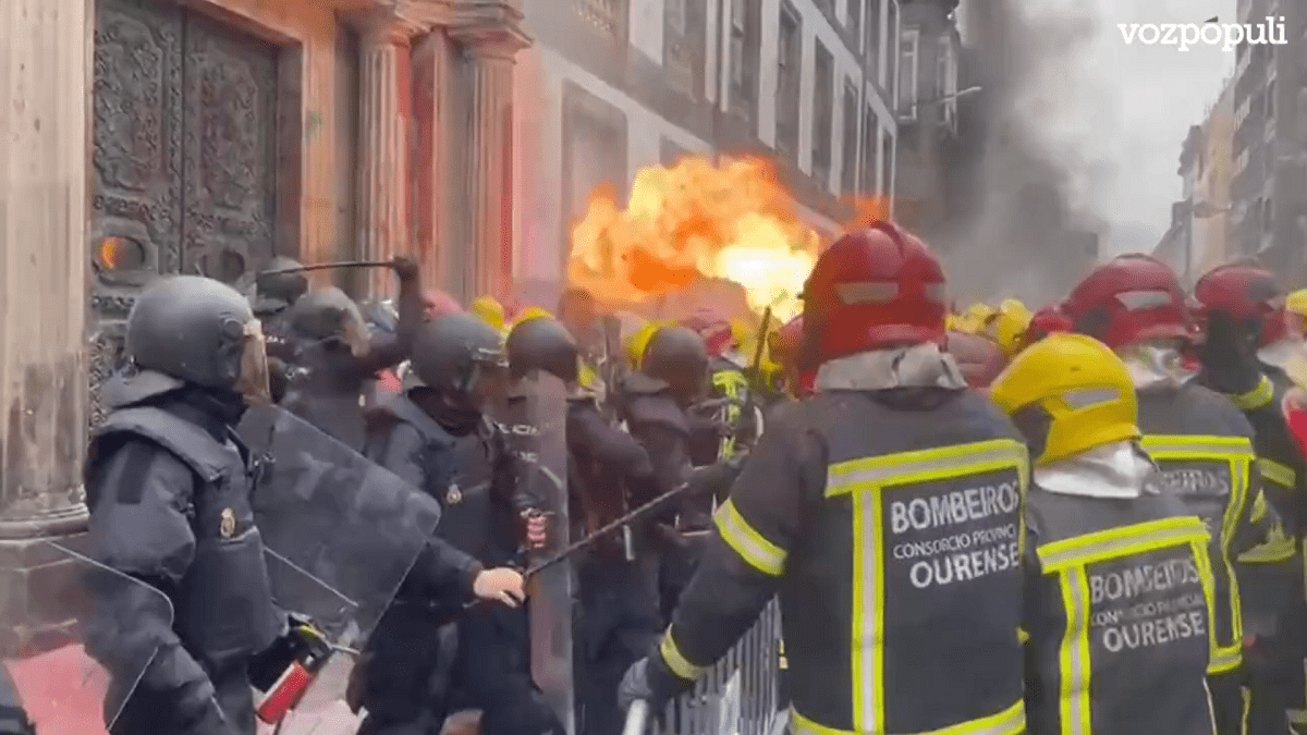 Tensión entre 'antidisturbios' de Policía y bomberos de Ourense