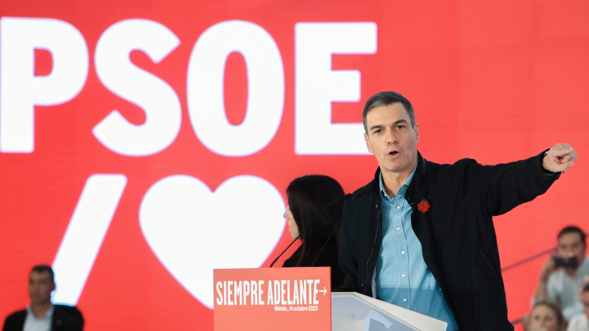 Pedro Sánchez en el meeting del PSOE en Mérida