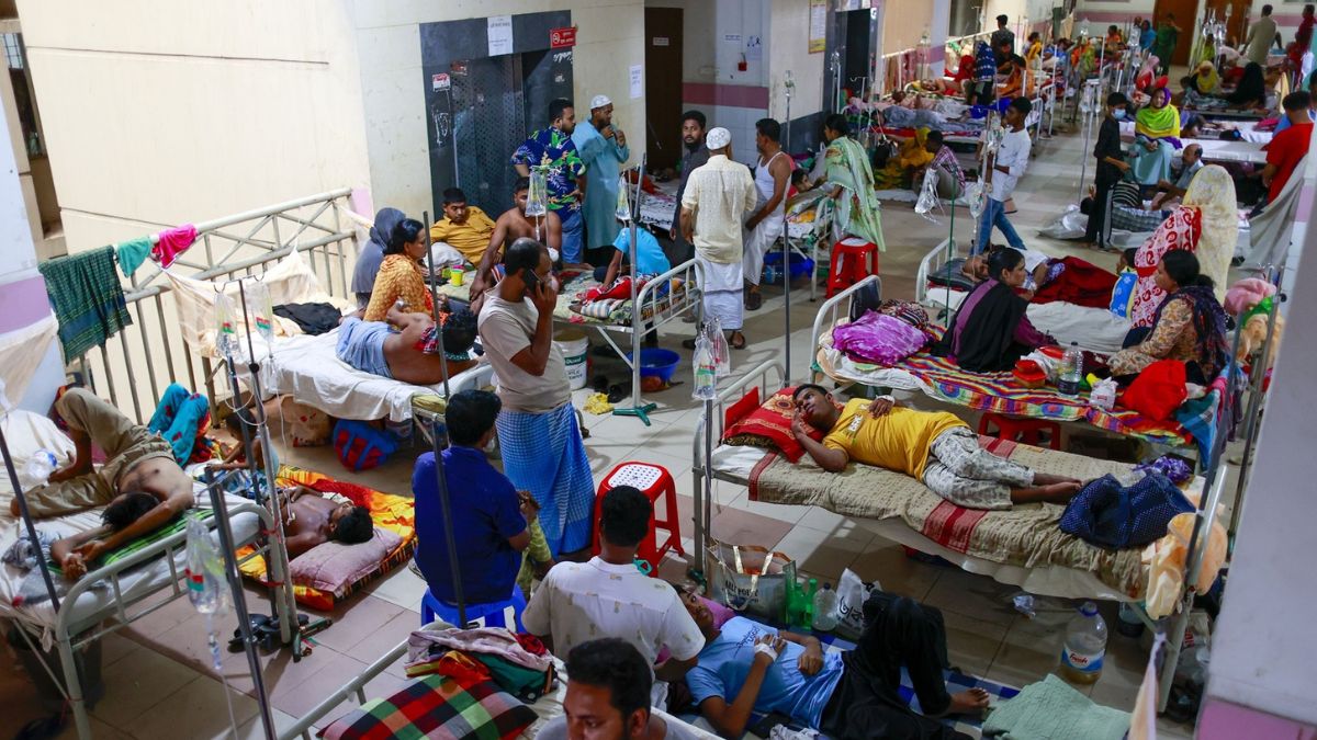 Un hospital de Bangladesh durante el brote de dengue que ha provocado más de 1.000 muertos