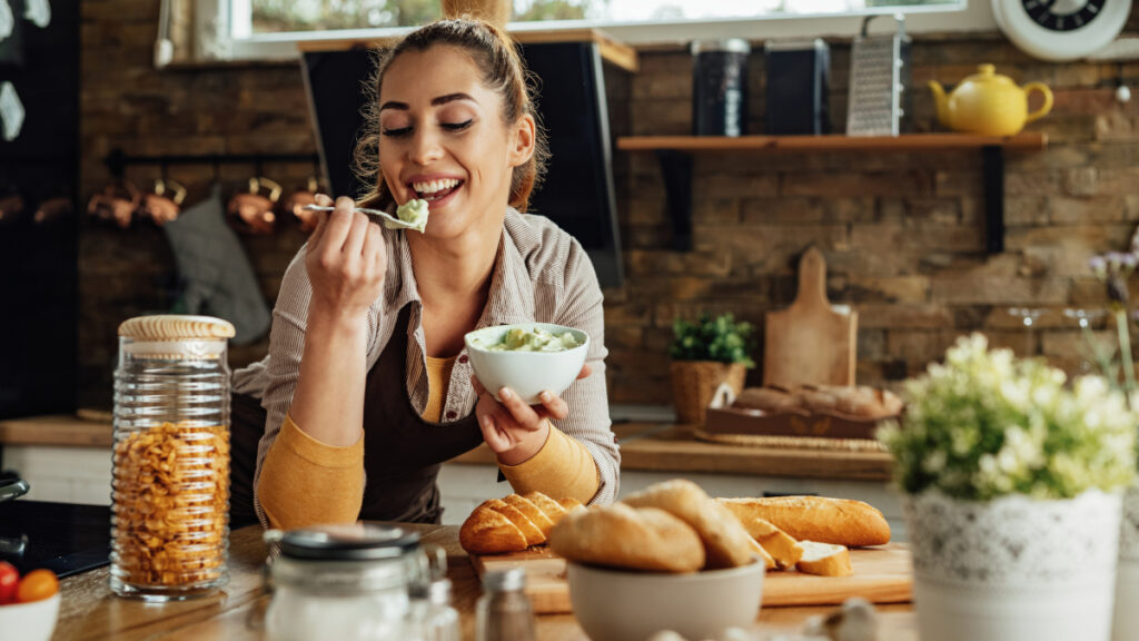 Reevaluando como desayunar: grasas saludables y proteínas de calidad