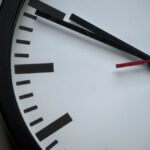 Cómo afecta el cambio de hora a los mayores de 50 años