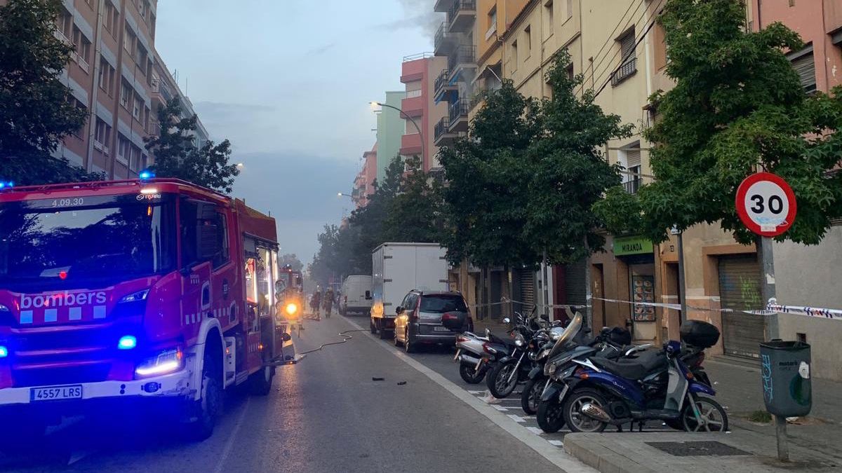 Un incendio en Mataró (Barcelona) afecta a un edificio de cinco plantas